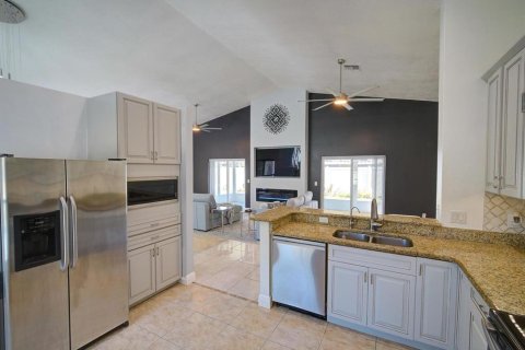 House in Orlando, Florida 3 bedrooms, 146.04 sq.m. № 1734791 - photo 12