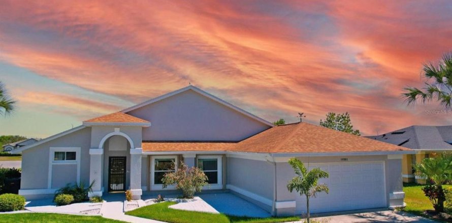 House in Orlando, Florida 3 bedrooms, 146.04 sq.m. № 1734791