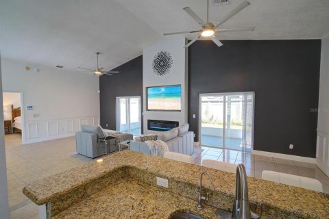 House in Orlando, Florida 3 bedrooms, 146.04 sq.m. № 1734791 - photo 13