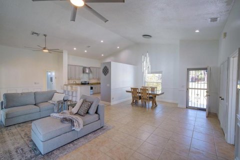 House in Orlando, Florida 3 bedrooms, 146.04 sq.m. № 1734791 - photo 7