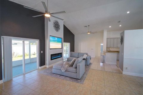 House in Orlando, Florida 3 bedrooms, 146.04 sq.m. № 1734791 - photo 14