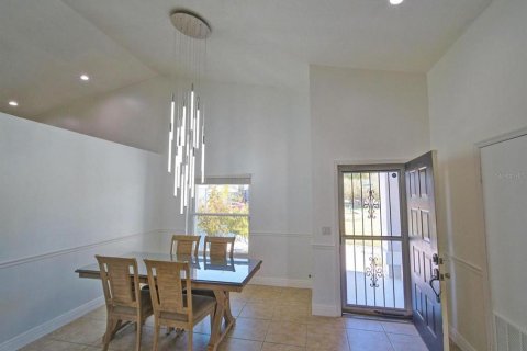 House in Orlando, Florida 3 bedrooms, 146.04 sq.m. № 1734791 - photo 5