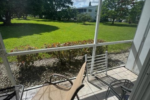 House in West Palm Beach, Florida 1 bedroom, 63.55 sq.m. № 1725966 - photo 13