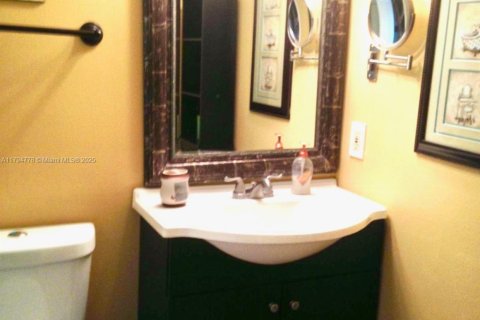 House in West Palm Beach, Florida 1 bedroom, 63.55 sq.m. № 1725966 - photo 2