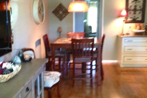 House in West Palm Beach, Florida 1 bedroom, 63.55 sq.m. № 1725966 - photo 1