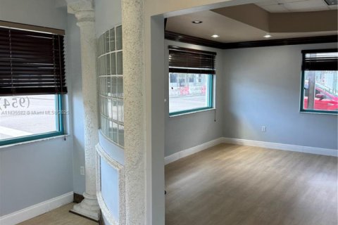 Commercial property in Hollywood, Florida № 1818538 - photo 5