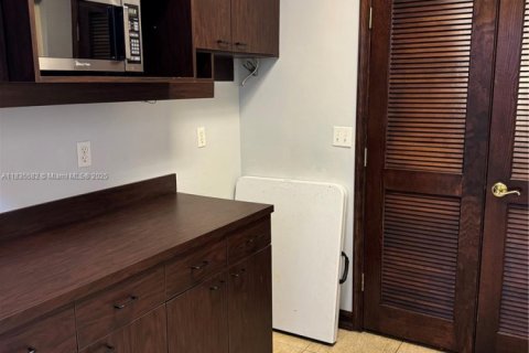 Commercial property in Hollywood, Florida № 1818538 - photo 6
