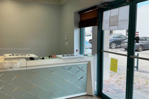 Commercial property in Hollywood, Florida № 1818538 - photo 4