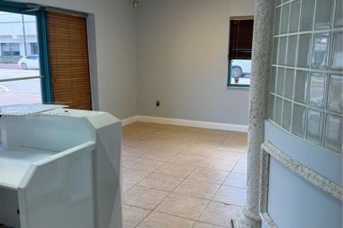 Commercial property in Hollywood, Florida № 1818538 - photo 7