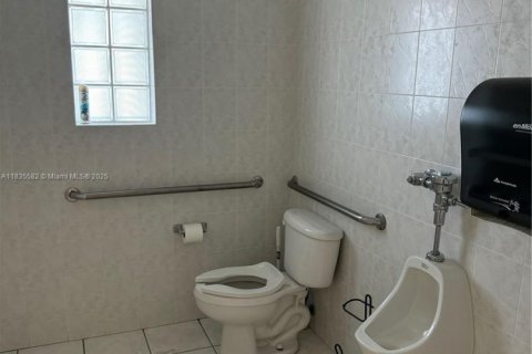 Commercial property in Hollywood, Florida № 1818538 - photo 8