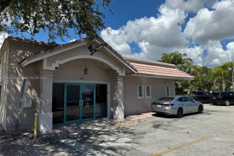 Commercial property in Hollywood, Florida № 1818538 - photo 1