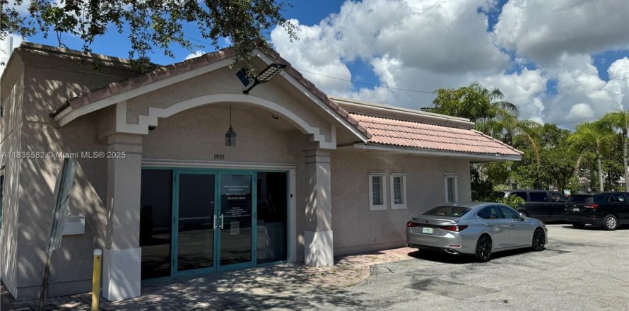 Commercial property in Hollywood, Florida № 1818538