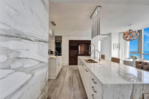 Copropriété à louer à Sunny Isles Beach, Floride: 4 chambres, 428.19 m2 № 2155142 - photo 25