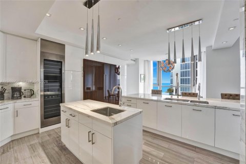 Copropriété à louer à Sunny Isles Beach, Floride: 4 chambres, 428.19 m2 № 2155142 - photo 28