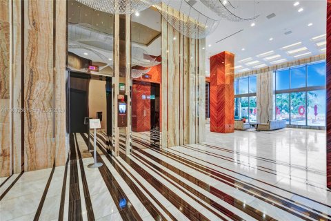 Copropriété à louer à Sunny Isles Beach, Floride: 4 chambres, 428.19 m2 № 2155142 - photo 5