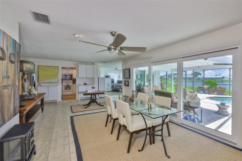 House in Sun City Center, Florida 3 bedrooms, 182.18 sq.m. № 1808795 - photo 16