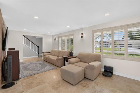 House in Tampa, Florida 4 bedrooms, 210.24 sq.m. № 2305872 - photo 16