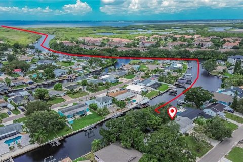 House in Tampa, Florida 4 bedrooms, 210.24 sq.m. № 2305872 - photo 11