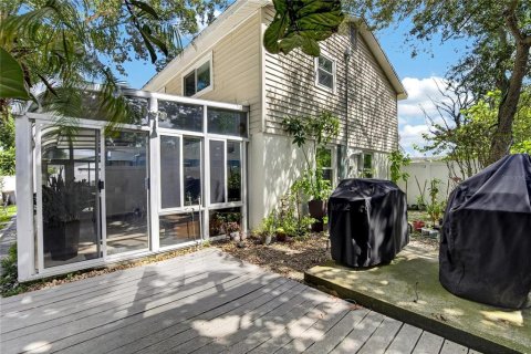 House in Tampa, Florida 4 bedrooms, 210.24 sq.m. № 2305872 - photo 6