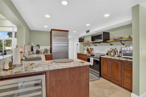 House in Tampa, Florida 4 bedrooms, 210.24 sq.m. № 2305872 - photo 19