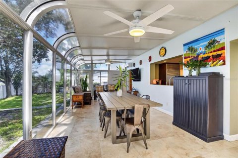 House in Tampa, Florida 4 bedrooms, 210.24 sq.m. № 2305872 - photo 23
