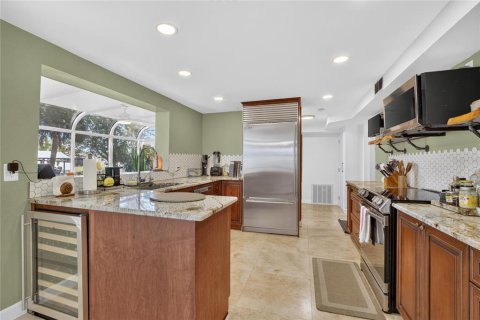 House in Tampa, Florida 4 bedrooms, 210.24 sq.m. № 2305872 - photo 18