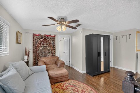 House in Tampa, Florida 4 bedrooms, 210.24 sq.m. № 2305872 - photo 27