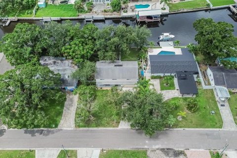 House in Tampa, Florida 4 bedrooms, 210.24 sq.m. № 2305872 - photo 9