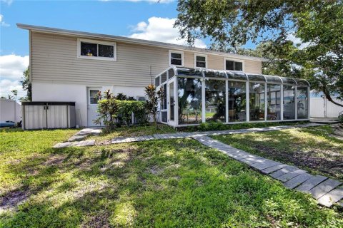 House in Tampa, Florida 4 bedrooms, 210.24 sq.m. № 2305872 - photo 8