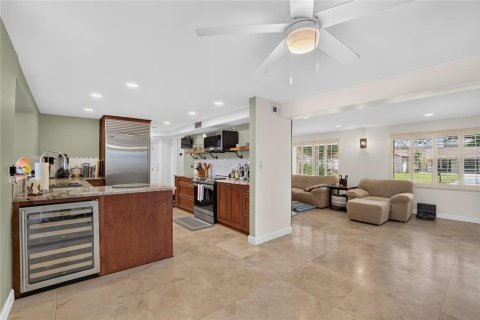 House in Tampa, Florida 4 bedrooms, 210.24 sq.m. № 2305872 - photo 17