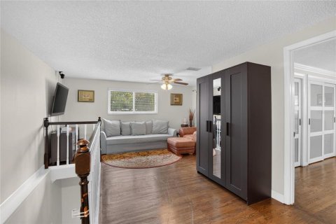 House in Tampa, Florida 4 bedrooms, 210.24 sq.m. № 2305872 - photo 26