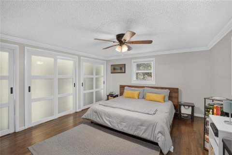 House in Tampa, Florida 4 bedrooms, 210.24 sq.m. № 2305872 - photo 29