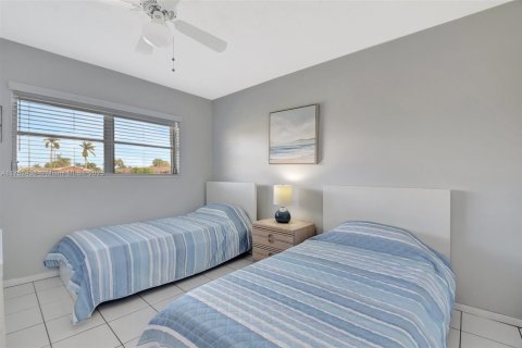 House in West Palm Beach, Florida 2 bedrooms, 77.02 sq.m. № 1692079 - photo 16