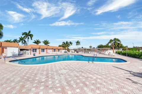 House in West Palm Beach, Florida 2 bedrooms, 77.02 sq.m. № 1692079 - photo 27