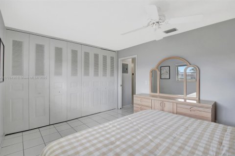 House in West Palm Beach, Florida 2 bedrooms, 77.02 sq.m. № 1692079 - photo 15
