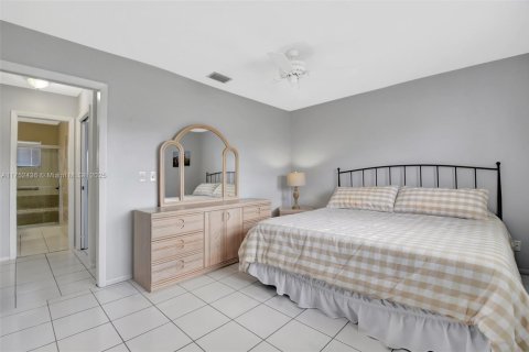House in West Palm Beach, Florida 2 bedrooms, 77.02 sq.m. № 1692079 - photo 14