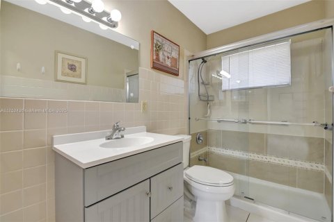 House in West Palm Beach, Florida 2 bedrooms, 77.02 sq.m. № 1692079 - photo 19