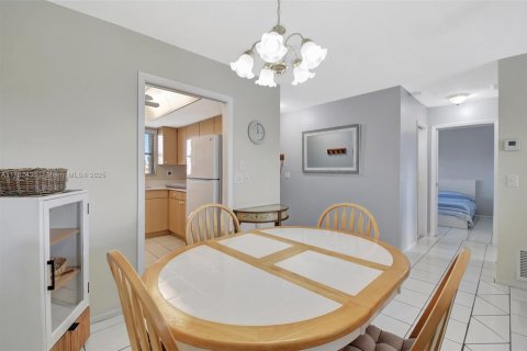 House in West Palm Beach, Florida 2 bedrooms, 77.02 sq.m. № 1692079 - photo 8