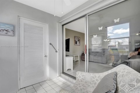House in West Palm Beach, Florida 2 bedrooms, 77.02 sq.m. № 1692079 - photo 12