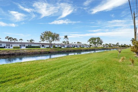 House in West Palm Beach, Florida 2 bedrooms, 77.02 sq.m. № 1692079 - photo 24