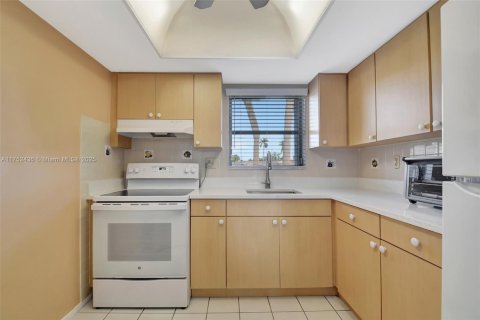 House in West Palm Beach, Florida 2 bedrooms, 77.02 sq.m. № 1692079 - photo 10