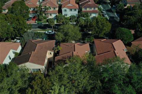 Villa ou maison à vendre à Coral Springs, Floride: 4 chambres, 182.18 m2 № 2085178 - photo 4