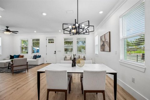 House in Tampa, Florida 5 bedrooms, 222.97 sq.m. № 2259143 - photo 16