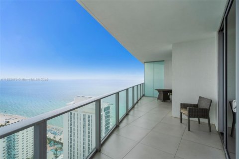 Condo in Hollywood, Florida, 2 bedrooms  № 1790602 - photo 8