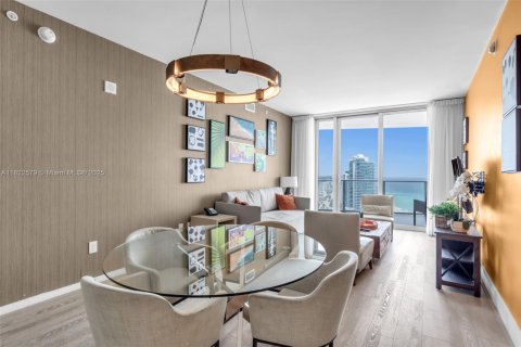 Condo in Hollywood, Florida, 2 bedrooms  № 1790602 - photo 14