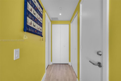 Condo in Hollywood, Florida, 2 bedrooms  № 1790602 - photo 25