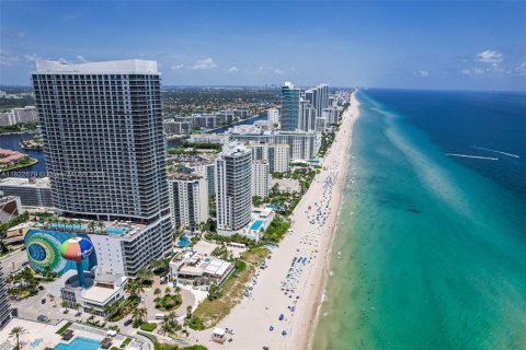 Condo in Hollywood, Florida, 2 bedrooms  № 1790602 - photo 5