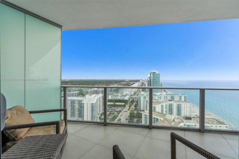 Condo in Hollywood, Florida, 2 bedrooms  № 1790602 - photo 10