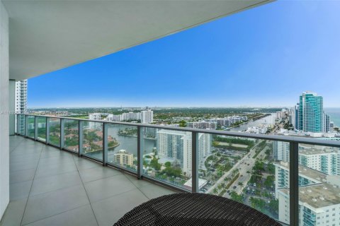 Condo in Hollywood, Florida, 2 bedrooms  № 1790602 - photo 11
