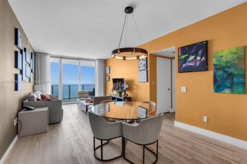 Condo in Hollywood, Florida, 2 bedrooms  № 1790602 - photo 13